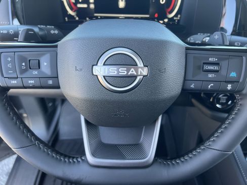 New 2026 Nissan Pathfinder SL image 9