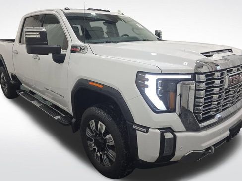 Used 2024 GMC Sierra 3500 Denali w/ Denali Reserve Package image 4