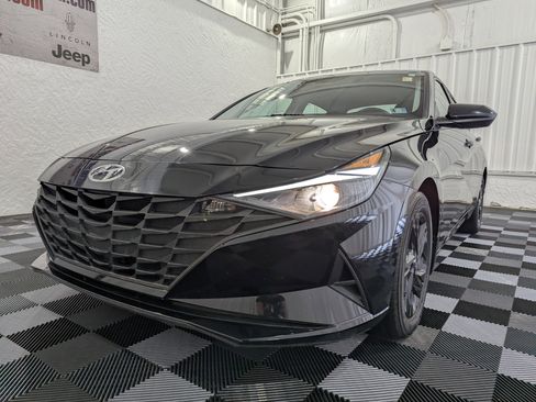 Used 2022 Hyundai Elantra SEL w/ Convenience Package image 3