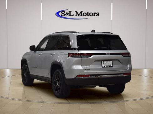 Used 2022 Jeep Grand Cherokee Limited w/ Luxury Tech Group II AWD/4WD image 6