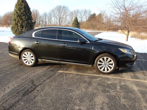 Used 2014 Lincoln MKS image 1