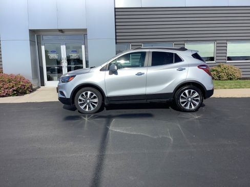Used 2022 Buick Encore Preferred w/ Safety Package AWD/4WD image 2