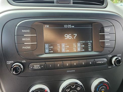 Used 2017 Kia Soul image 26