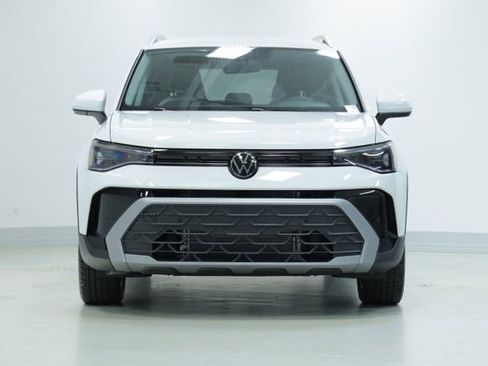 New 2026 Volkswagen Taos SE FWD image 2