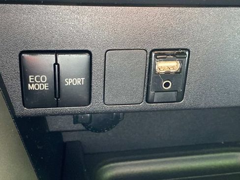 Used 2018 Toyota RAV4 LE w/ All Weather Liner Package AWD/4WD image 26