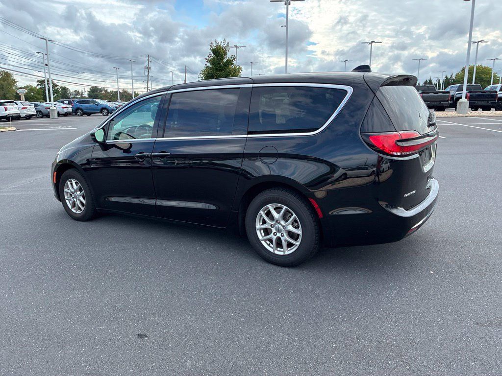 Used 2024 Chrysler Pacifica Touring-L FWD image 14