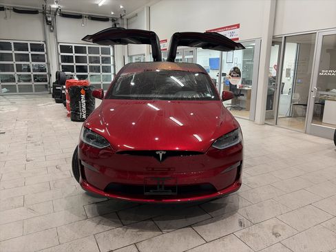 Used 2023 Tesla Model X image 2
