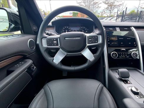 Certified 2025 Land Rover Discovery Dynamic SE AWD/4WD image 5