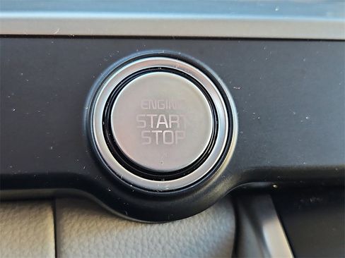 Certified 2023 Kia Carnival LX image 19