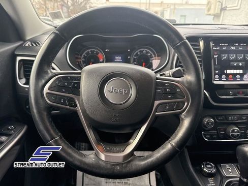 Used 2019 Jeep Cherokee Limited image 10