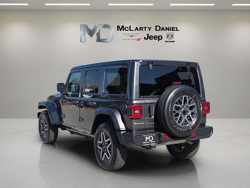 Used 2025 Jeep Wrangler Unlimited Sahara AWD/4WD image 4