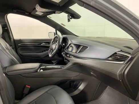 Used 2024 Buick Enclave Essence image 32