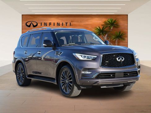 Certified 2023 INFINITI QX80 Premium Select w/ All-Season Package image 3