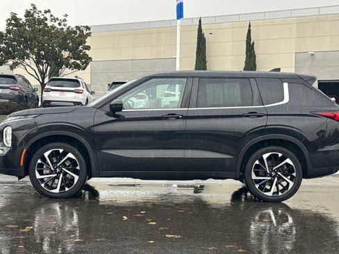 Used 2022 Mitsubishi Outlander SE image 7