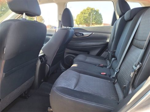 Used 2020 Nissan Rogue S image 6