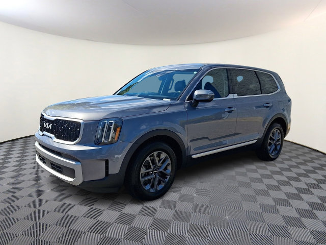 Used 2024 Kia Telluride LX FWD image 3