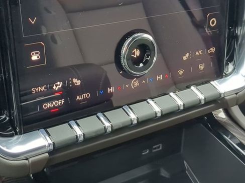 New 2026 GMC Yukon XL Elevation image 33