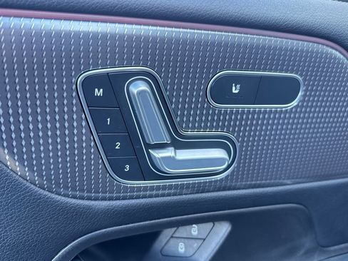 Used 2022 Mercedes-Benz GLB 250 image 22