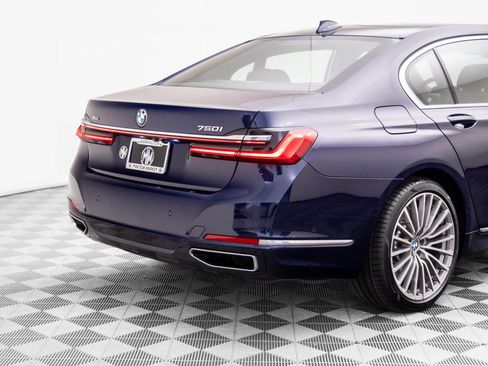 Certified 2022 BMW 750i xDrive w/ Luxury Rear Seating Package image 40