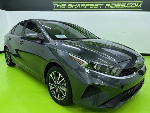Used 2023 Kia Forte LXS FWD image 2