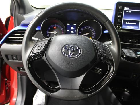 Used 2021 Toyota C-HR XLE image 9