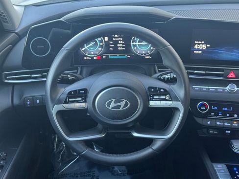 Used 2025 Hyundai Elantra SEL image 28