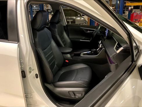 Used 2023 Toyota RAV4 Limited image 8