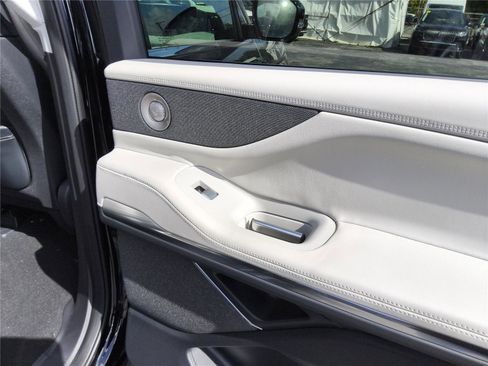 New 2026 Lincoln Navigator L Reserve AWD/4WD image 21