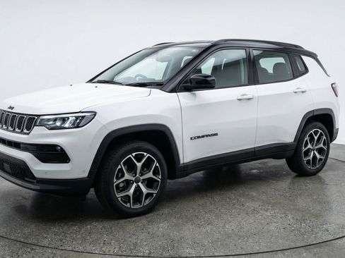Used 2025 Jeep Compass Limited AWD/4WD image 3