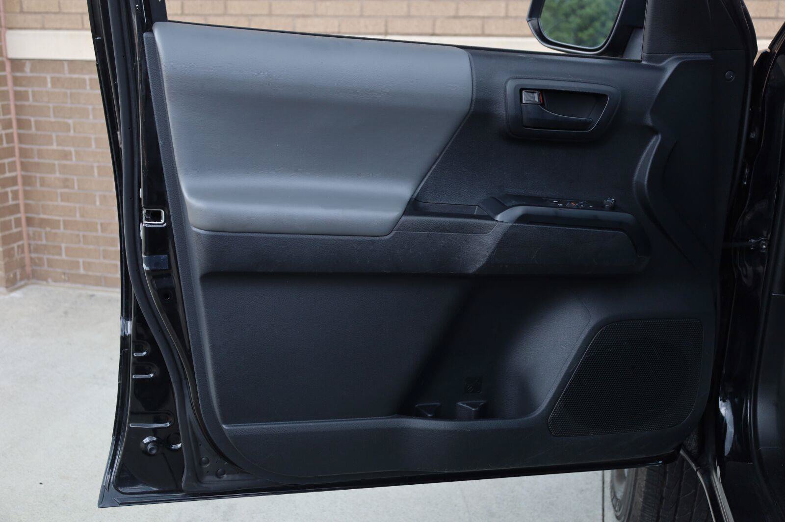 Used 2020 Toyota Tacoma SR AWD/4WD image 14
