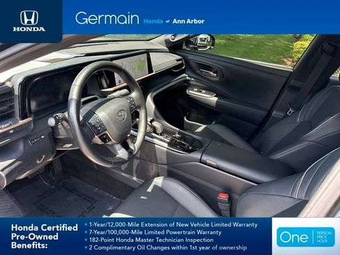 Used 2024 Toyota Crown Platinum AWD/4WD image 17