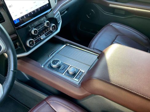 Used 2024 Ford Expedition Max Limited image 16