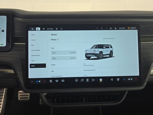 Used 2023 Rivian R1S Adventure image 30