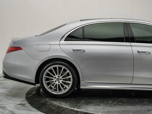Used 2022 Mercedes-Benz S 580 4MATIC Sedan w/ AMG Line Package image 27
