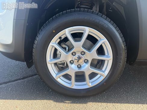 Used 2023 Jeep Renegade Latitude image 10