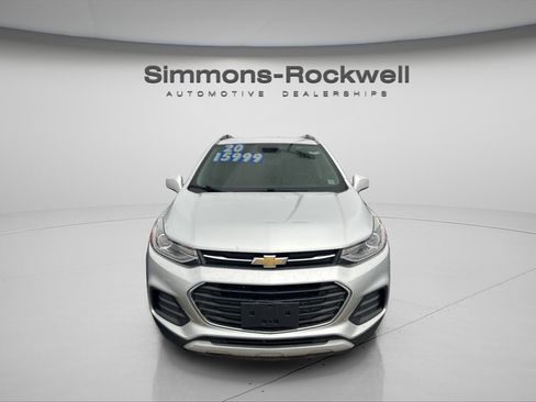 Used 2020 Chevrolet Trax LT w/ LT Convenience Package image 1