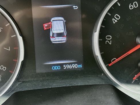 Used 2022 Toyota RAV4 LE FWD image 18
