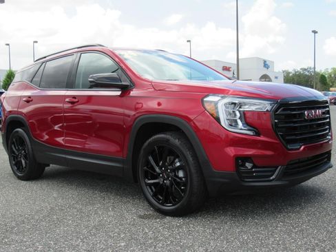 Used 2024 GMC Terrain SLT w/ Infotainment Package II AWD/4WD image 1