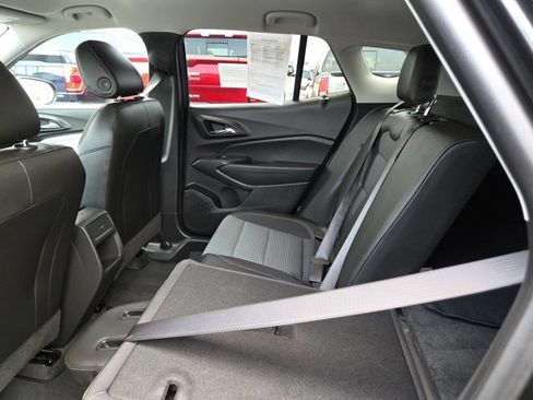 Used 2025 Chevrolet Trax LT w/ LT Convenience Package FWD image 29