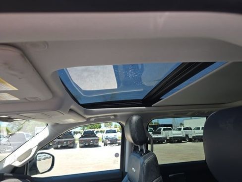 Used 2025 Ford Expedition Platinum image 9