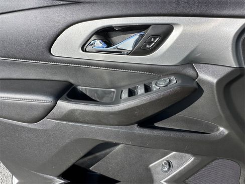 Used 2022 Chevrolet Traverse LT image 11
