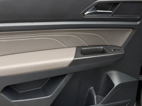 Used 2022 Volkswagen Atlas Cross Sport SE image 11