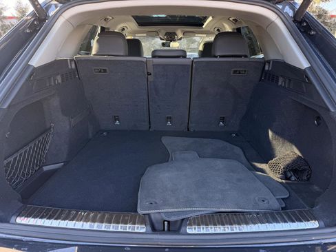 Used 2025 Audi Q5 Premium w/ Convenience Package image 27