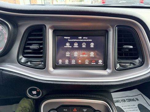 Used 2019 Dodge Challenger SXT image 21