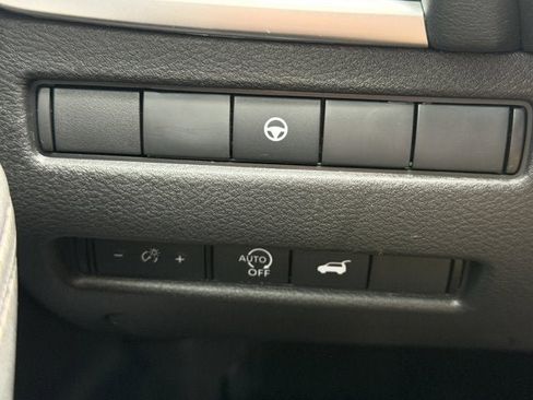 Used 2024 Nissan Rogue SV AWD/4WD image 17