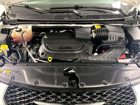 Used 2023 Chrysler Pacifica Touring-L FWD image 26
