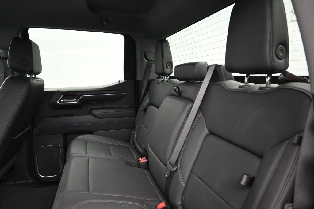 Used 2025 GMC Sierra 1500 SLT RWD image 14