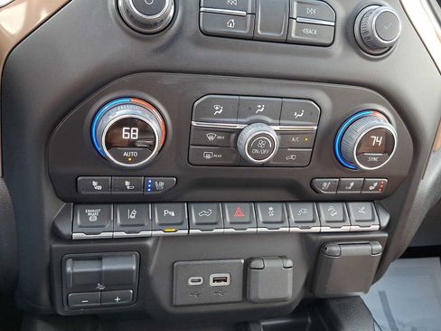 Used 2022 Chevrolet Silverado 3500 High Country w/ Technology Package image 18