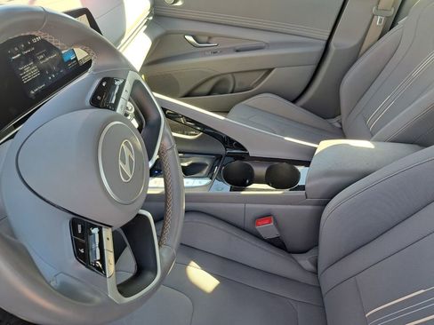 Used 2025 Hyundai Elantra SEL image 23