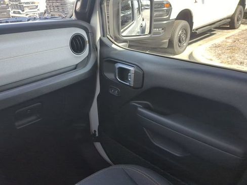 Used 2025 Jeep Wrangler Unlimited Sport AWD/4WD image 18